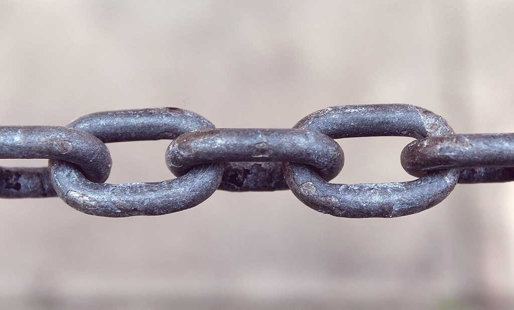 Iron chain links / How to Drive Traffic to Your Denver Website in 2019 8 / Beyond Blue Media Iron chain links / How to Drive Traffic to Your Denver Website in 2019 / Beyond Blue Media
